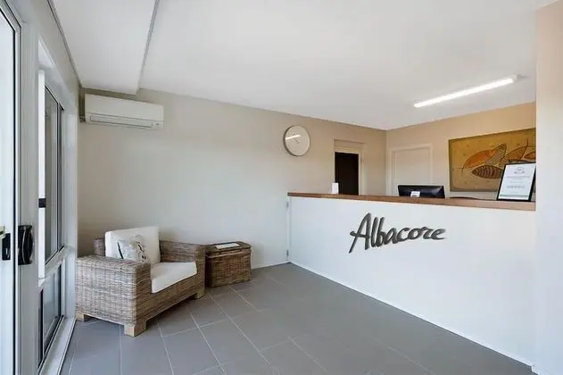 Albacore Apartments - Lobi