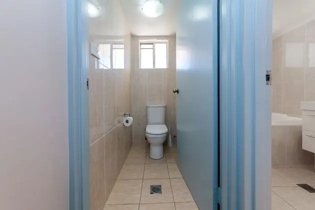 Albacore Unit 4, 12 Ondine Close - Banyo Tipleri