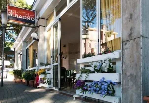 Albergo Ragno - Dış Mekan