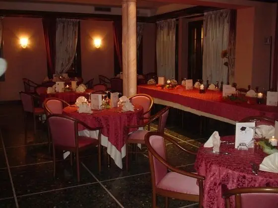 Albergo Ristorante Flora - Yerinde Yemek