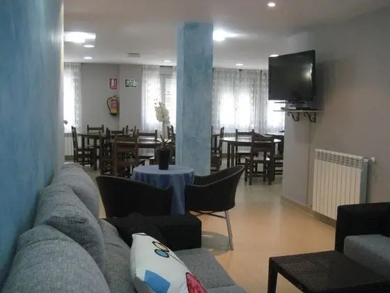 Albergue Río Aragón - Lobi