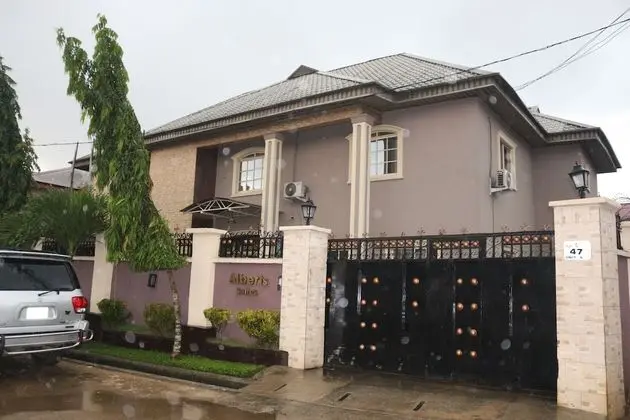 Albert Suites