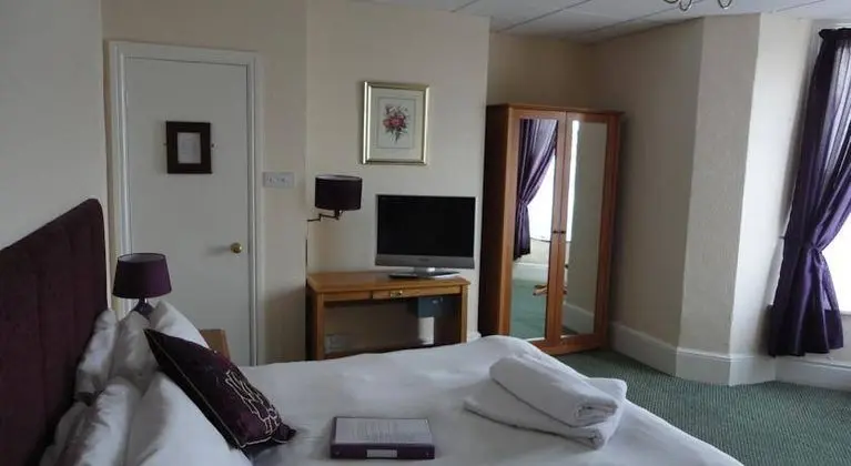 Albert and Victoria Hotel