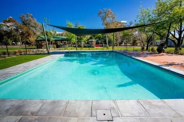 Albury Gardens Tourist Park - Havuz