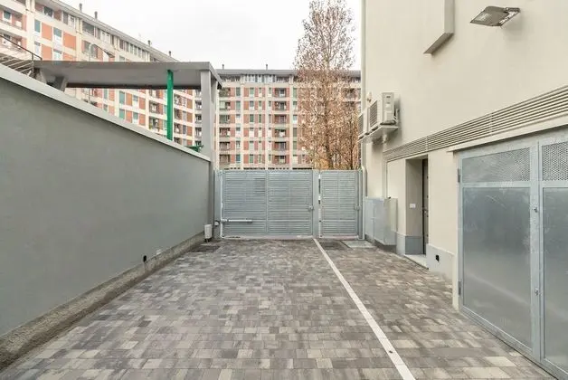 Alessia's Building- Affori FN