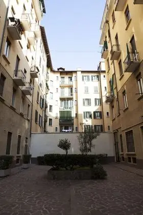 Alessia's Flat - Mac Mahon