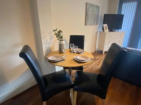 Alexander Apartments Limesquare - Yerinde Yemek
