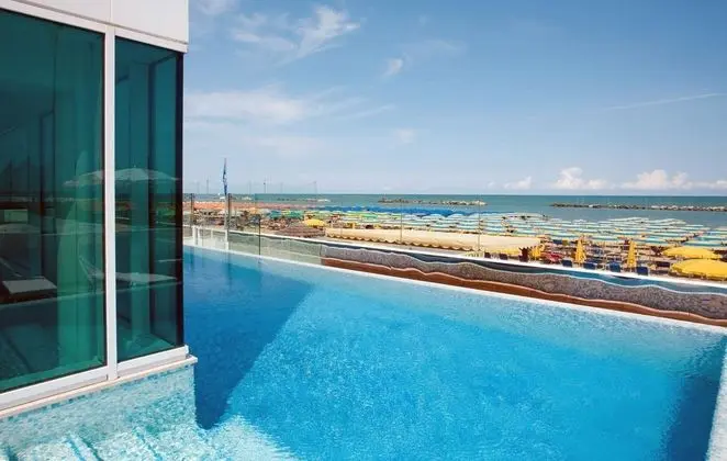 Alexander Museum Palace Hotel