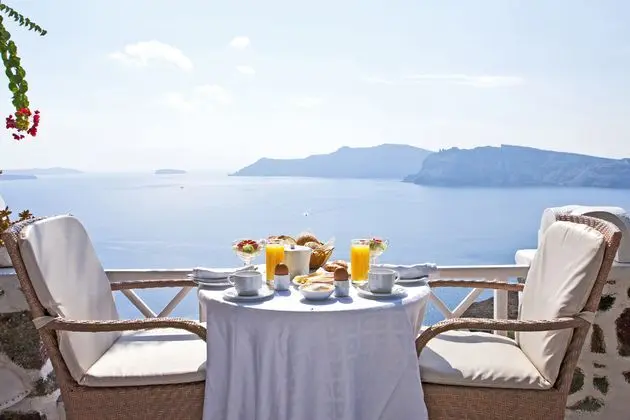 ALEXANDER'S SUITES