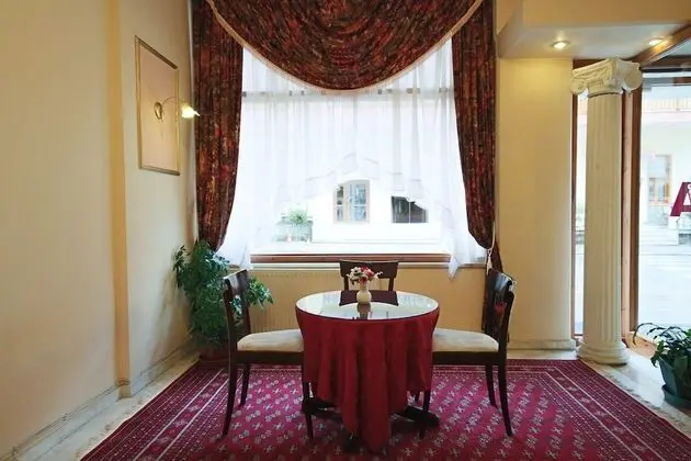 Alexiou Hotel - Lobi