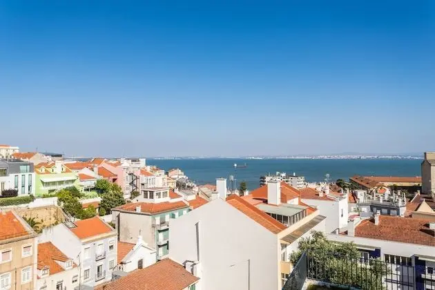 Alfama Lounge Three-Bedroom Apartment w/ River View and Parking - by LU Holidays