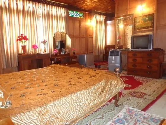 Alif Laila Group of Houseboats