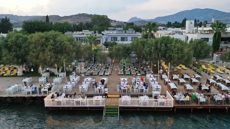 Ali's Hotel Beach