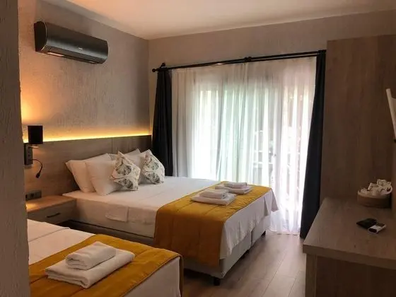 Ali's Hotel Beach