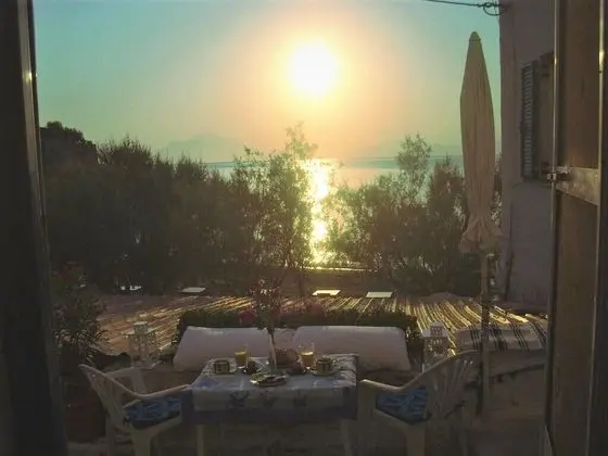 Alkistis Cozy By The Beach Apt in Ikaria Island, Therma Ground Floor - Öne Çıkan Resim
