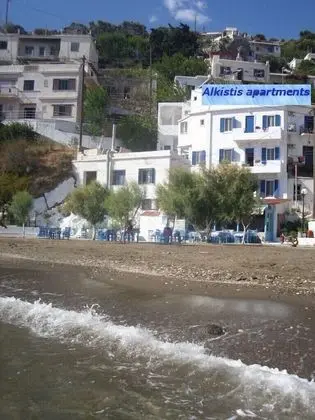 Alkistis Cozy By The Beach Apt in Ikaria Island, Therma Ground Floor - Plaj