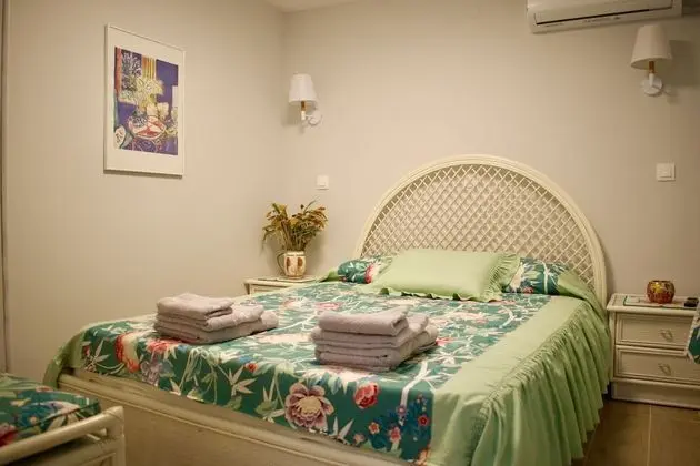 Alkyon Perea Apartments - Oda
