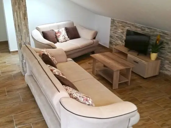 All New Seafront Apartment Yvonne, Sleeps 5