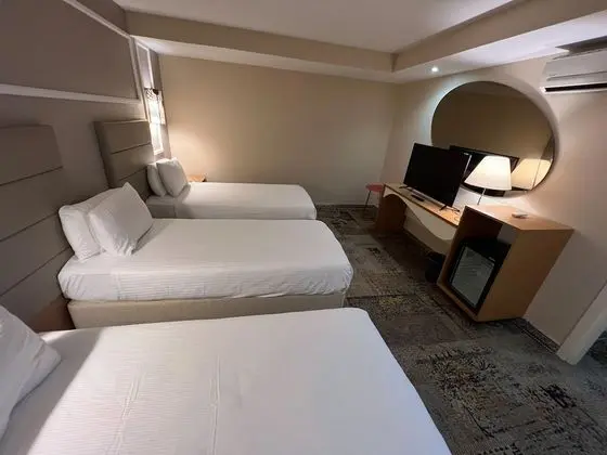 All Seasons Hotel - Lobi