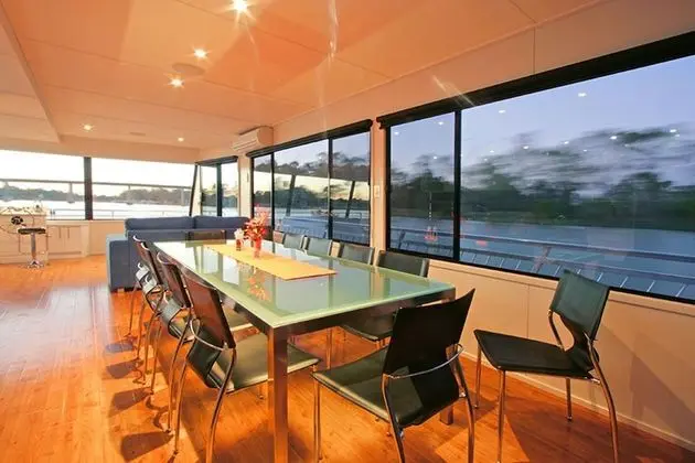 All Seasons Houseboats - Oda Düzeni