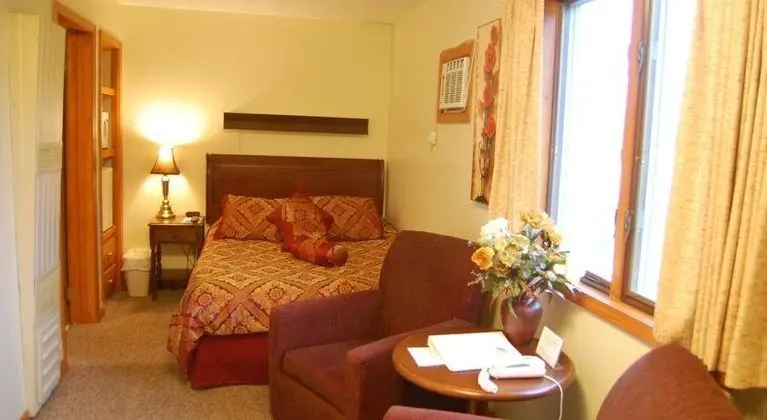 All Seasons Inn