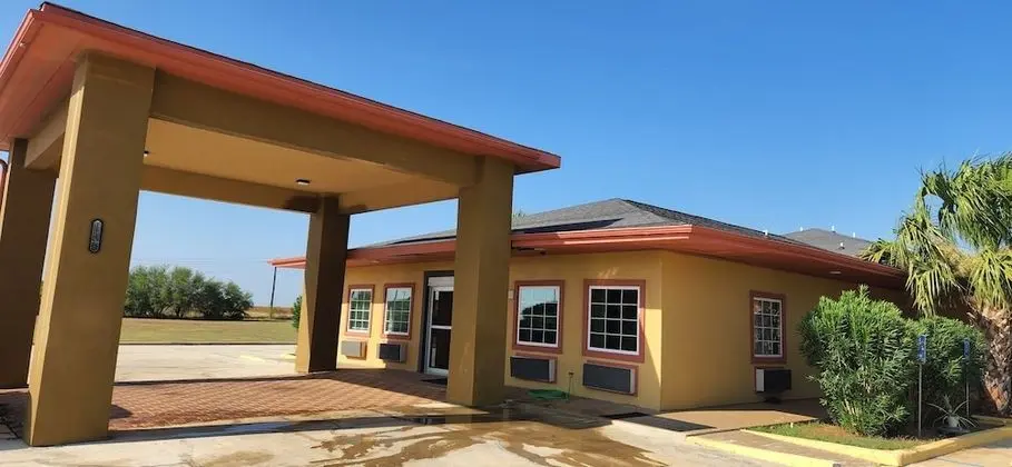 All Seasons Inn & Suites