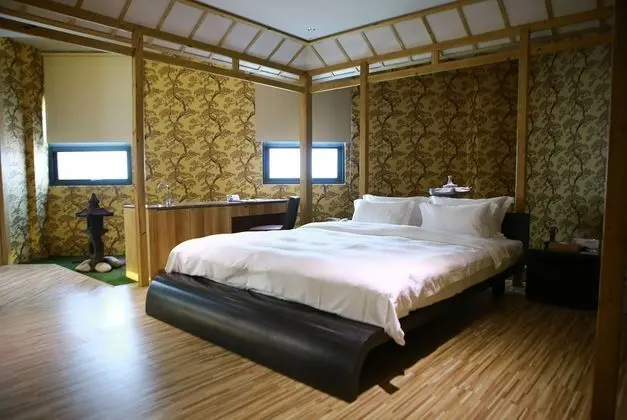 ALL UR BOUTIQUE MOTEL CHUNG LI BRANCH
