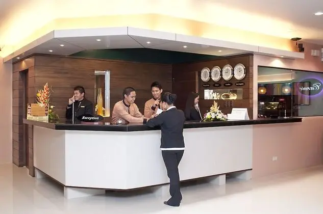 Allure Hotel & Suites - Lobi