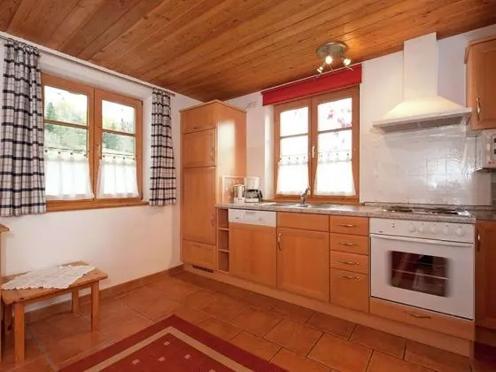 Alluring Apartment in Bad-kohlgrub With Private Garden - Mutfak