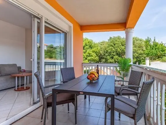 Alluring Apartment in Banjole near Beach & Island - Dış Mekan