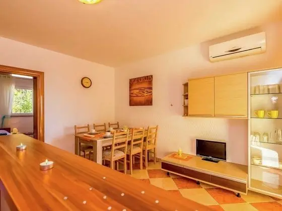 Alluring Apartment in Dramalj with Hot Tub