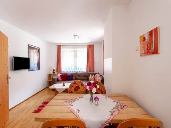 Alluring Apartment in Mayrhofen near Forest - Yerinde Yemek