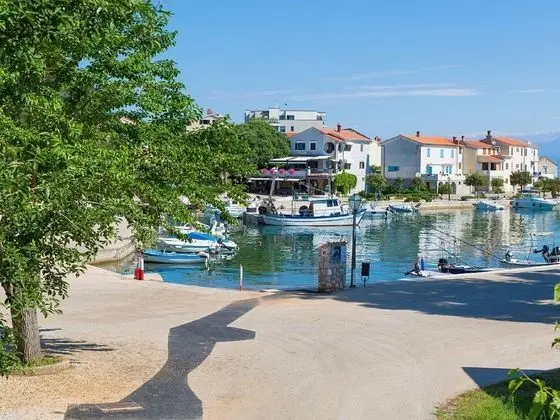Alluring Apartment in Vantacici Amid the Sea - Havuz