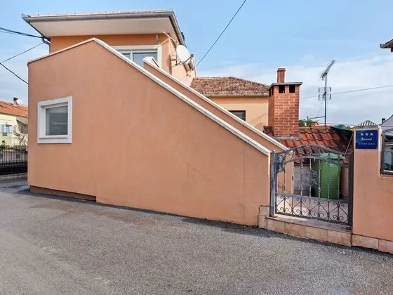 Alluring Apartment in Zadar near Sea - Dış Mekan