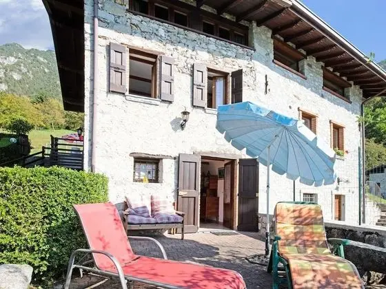 Alluring Cottage in Parole With Balcony, Garden, Parking - Dış Mekan