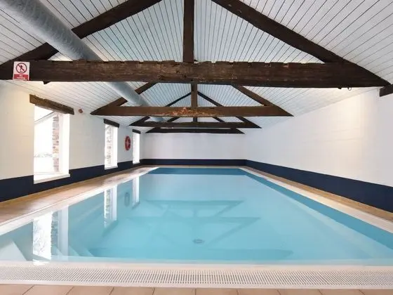 Alluring Farmhouse in Lavacherie with Hot Tub - Havuz