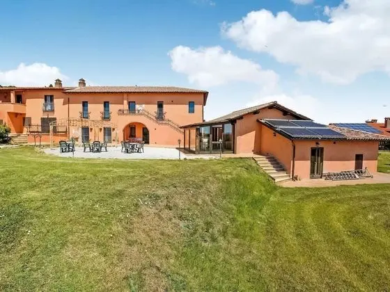 Alluring Holiday Home in Castiglione del Lago With Pool