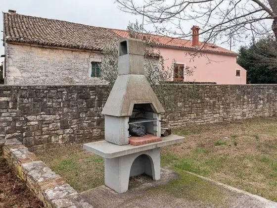 Alluring Holiday Home in Rovinj With Private Terrace - Dış Mekan