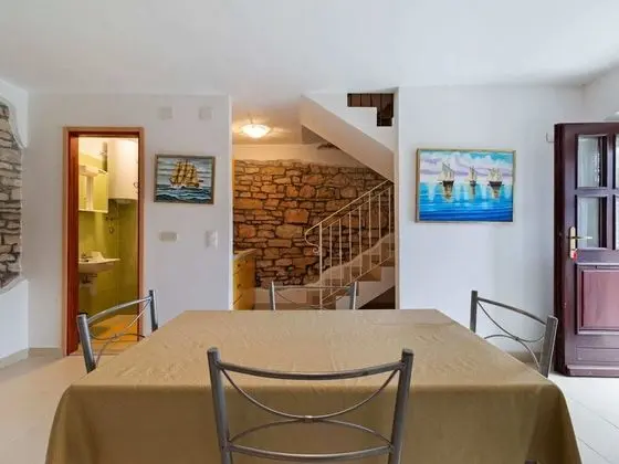 Alluring Holiday Home in Rovinj With Private Terrace - Yerinde Yemek