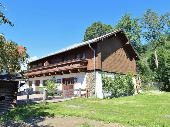 Alluring Holiday Home in Salzburg With Balcony - Dış Mekan