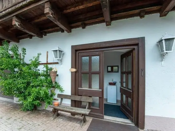 Alluring Holiday Home in Salzburg With Balcony - Lobi