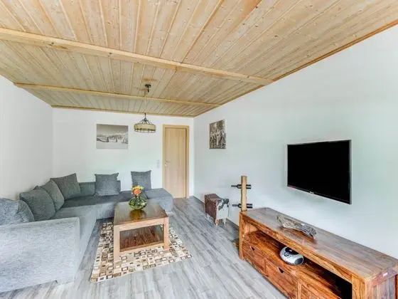 Alluring Holiday Home in Salzburg With Balcony - Öne Çıkan Resim