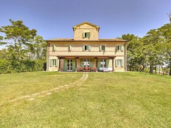 Alluring Holiday Home in San Silvestro With Swimming Pool - Dış Mekan