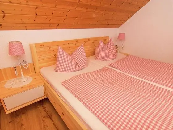 Alluring Holiday Home in Ubersee With Whirlpool - Oda