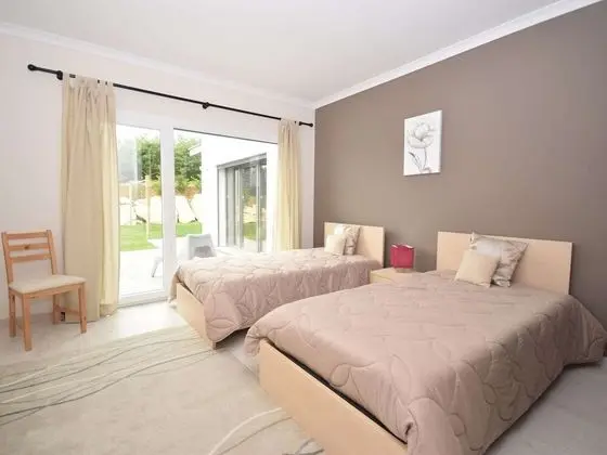 Alluring Villa in Salir de Matos near Coast - Oda