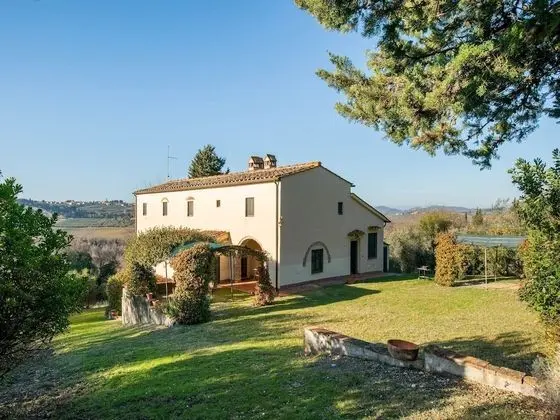 Alluring Villa in Tuscany Hills With Barbecue
