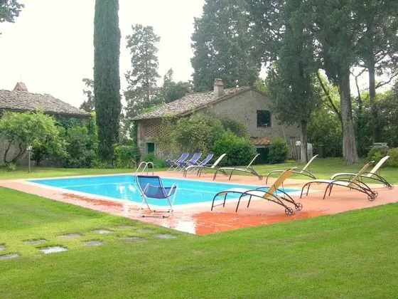 Alluring Villa in Tuscany Hills With Barbecue - Havuz