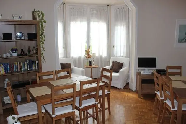 Ally's Guest House Barcelona B&B - Yerinde Yemek