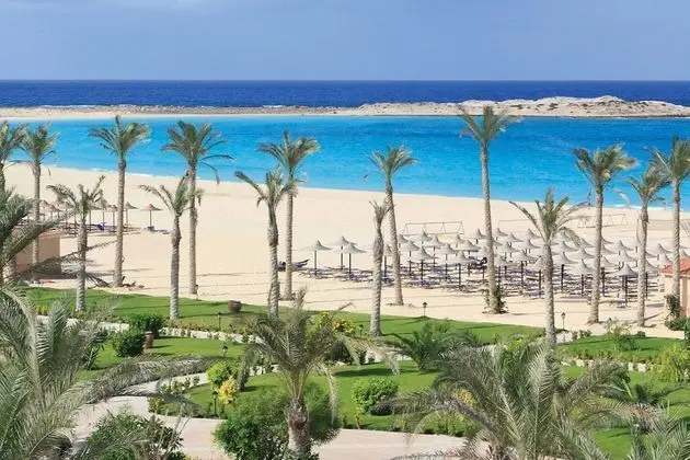 Almazino, Almaza Bay