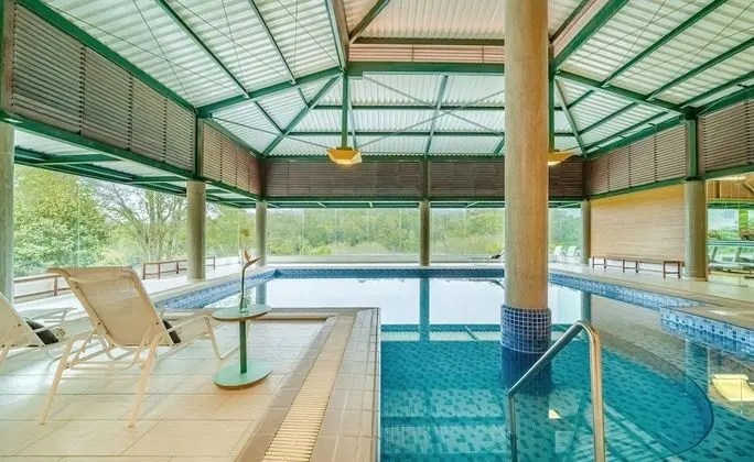 Almenat Embu das Artes, Tapestry Collection by Hilton - Havuz